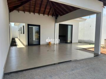 Casa · 250m² · 3 Quartos · 2 Vagas · Casa residencial com 3 suítes disponível para venda no bairro Verde Umuarama em Uberlândia - MG.