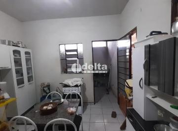 Casa · 343m² · 2 Quartos · 2 Vagas · Colônia com 2 quartos, disponível para venda no bairro Marta Helena em Uberlândia-MG
