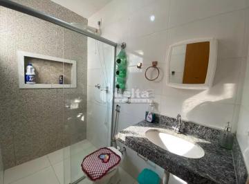 Casa · 70m² · 2 Quartos · 1 Vaga · Casa residencial disponível para venda no bairro Jaraguá em Uberlândia-MG