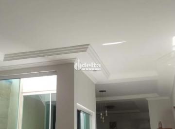 Casa · 250m² · 3 Quartos · 3 Vagas · Casa disponível para venda no bairro Laranjeiras em Uberlândia MG