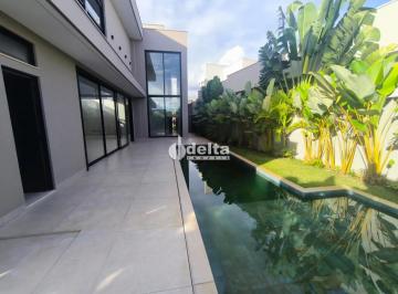 Casa · 320m² · 5 Quartos · 4 Vagas · Casa residencial com 5 quartos sendo 4 suítes disponível para locação e venda no bairro Jardim Sul e