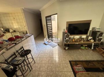 Casa · 240m² · 3 Quartos · 2 Vagas · Casa residencial disponível para Locação no bairro Granada em Uberlândia-MG.