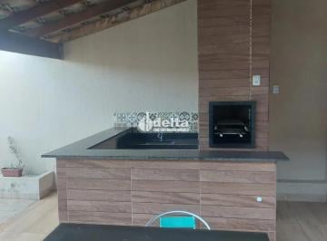 Casa · 300m² · 3 Quartos · 4 Vagas · Casa disponível para venda no bairro Santa Mônica em Uberlândia MG