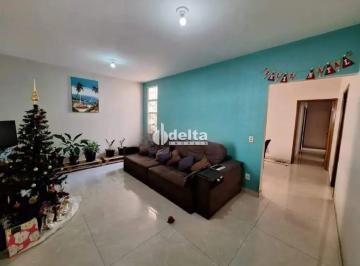 Casa · 250m² · 3 Quartos · 2 Vagas · Casa com 3 quartos sendo 1 suíte disponível para venda no bairro Jardim Patrícia em Uberlândia MG