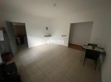 Casa · 375m² · 3 Quartos · 2 Vagas · Casa residencial com 3 quartos disponível para venda no bairro Marta Helena em Uberlândia-MG