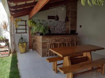 Casa · 190m² · 3 Quartos · 2 Vagas · Casa comercial disponível para locação e venda no bairro Martins em Uberlândia - MG.