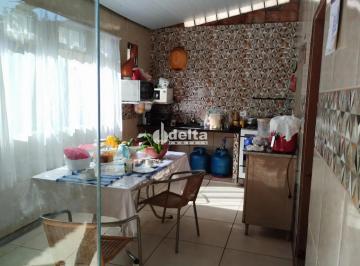 Casa · 250m² · 3 Quartos · 4 Vagas · Casa disponível para venda no bairro Cidade Jardim em Uberlândia MG