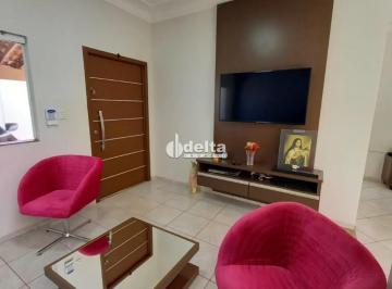 Casa · 250m² · 3 Quartos · 2 Vagas · Casa disponível para venda no bairro Cidade Jardim em Uberlândia MG