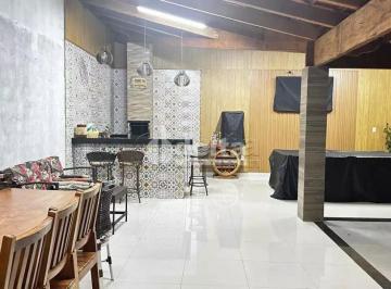 Casa · 250m² · 3 Quartos · 2 Vagas · Casa residencial disponível para venda no bairro Jardim Botânico em Uberlândia-MG
