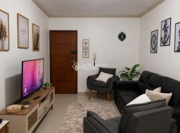 Sala · Apartamento Mobiliado para Locação Anual nos Ingleses - 2 Quartos a 7 Minutos da Praia