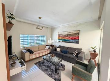 Casa · 180m² · 3 Quartos · 4 Vagas · Casa com 3 quartos sendo 1 suíte disponível para venda e locação no bairro Alto Umuarama em Uberlând