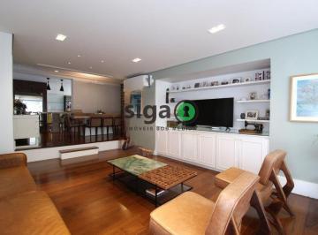 Apartamento · 130m² · 3 Quartos · 2 Vagas · Apartamento sofisticado em Moema com reforma impecável e 2 vagas fixas.