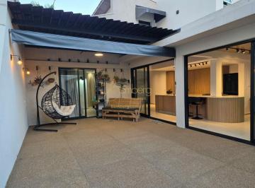 Casa · 162m² · 3 Quartos · 2 Vagas · Casa em rua fechada 3 quartos no Jardim dos Estados para locaçao