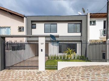 Casa · 140m² · 3 Quartos · 2 Vagas · Sobrado à venda em rua sem saída no Butiatuvinha