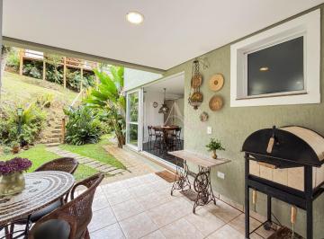 Casa · 460m² · 4 Quartos · 6 Vagas · Casa espaçosa cercada pela natureza | 4 dormitórios