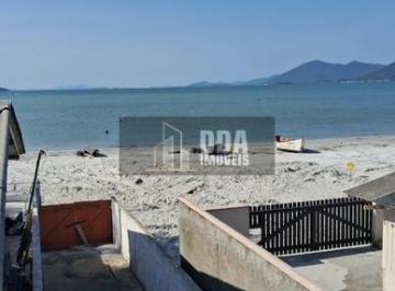 d0e450c5f759.jpg · Casa pé na beira mar em Palhoça com 4 quartos e pátio grande!
