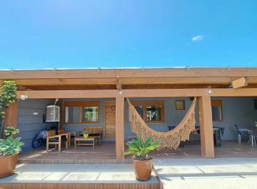 Casa · 184m² · 3 Quartos · 3 Vagas · Casa com 04 dormitórios e piscina na praia de Imbé/ RS.