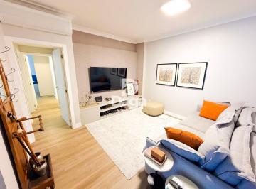 Apartamento · 95m² · 3 Quartos · 2 Vagas · 3 Dormitórios com suíte em Condomínio Clube no Itacorubi, c/ Churrasqueira a carvão.