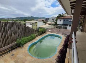 44c2198149fe08bc18fb15f4072385496fb66d0b · Casa com Piscina e 3 quartos à venda no bairro Saco dos Limões, em Florianópolis.