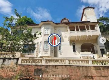 Comercial · 450m² · 1 Vaga · Casa :  / Comercial / Jacaré