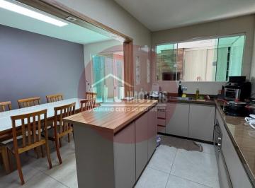 Casa · Casa em condomínio, com excelente localização em PINHAIS-PR