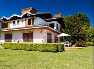 44729691cf1373aa6528dd16950044182730cd0a · Casa á venda com 6 dormitórios em Capivari - Campos do Jordão/SP