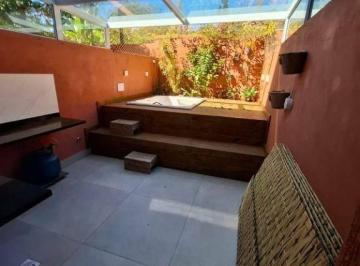 6f0f95ef4411a96ed36fca28ebd48f58a59ec00a · Lindo sobrado em condomínio na Granja Viana – Cotia, com hidromassagem no quintal para momentos únic