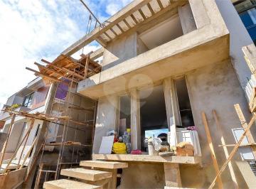 Casa · 211m² · 3 Quartos · 2 Vagas · Condomínio com 3 quartos à venda em Pilarzinho - PR