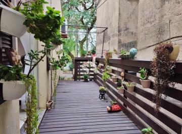 Casa · 250m² · 4 Quartos · 4 Vagas · Casa excelente com espaço para toda familia + edícula completa e 2 domitórios.