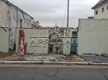 Foto 12 · Casa para locação com 1 dormitório, cozinha, banheiro, área de serviço e quintal pequeno.   São 5 ca