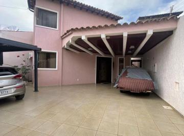 Casa de 4 quartos, Brasília · Excelente casa de 2 pavimentos, localizada na QND 12 de Taguatinga Norte.
