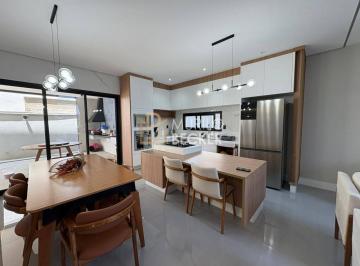 Casa · 258m² · 4 Quartos · 4 Vagas · Casa com 4 dormitórios à venda de porteira fechada no Cond. Rudá, SJC