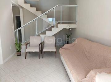 Sala e escada casa 2 · Imóvel Residencial com 3 Casas no terreno na Cachoeira do Bom Jesus - Florianópolis
