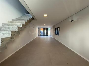 Casa · 145m² · 3 Quartos · 2 Vagas · Casa Residencial de 145 m² com 3 quartos sendo 1 suíte na Lagoa da Conceição