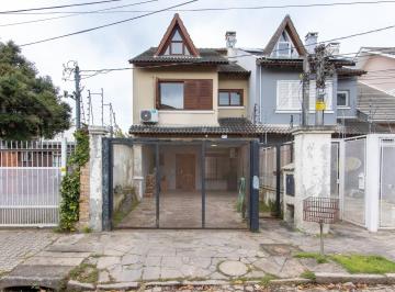 Casa · 239m² · 3 Quartos · 2 Vagas · Belíssimo sobrado na Zona Sul