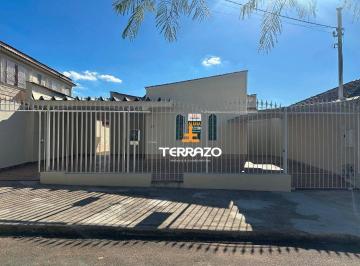87adef46485ebe349c2e22c6a401e057ce6a7333 · Casa térrea com 3 quartos, amplo quintal e garagem para 3 carros no Jardim Europa em Volta Redonda