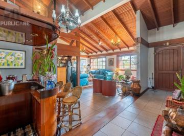 Casa · 385m² · 3 Quartos · 4 Vagas · Casa semimobiliada com 385m², 3 suítes, piscina e espaço gourmet na Chácara das