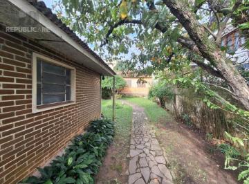 Casa · 213m² · 1 Quarto · 3 Vagas · Casa com Terreno de 213m² na Azenha em Porto Alegre
