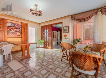 Casa · 360m² · 3 Quartos · 4 Vagas · Casa com 3 dormitórios,1 suíte, 4 banheiros e 4 vagas, 203m² no Jardim Itu.