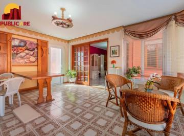 Casa · 223m² · 3 Quartos · 4 Vagas · Casa com 3 dormitórios,1 suíte, 4 banheiros e 4 vagas, 203m² no Jardim Itu.