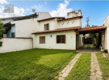 Casa · 196m² · 4 Quartos · 6 Vagas · Casa 4 domitorios sendo uma suite com 6 vagas em 195m2 no bairro Guaruja.