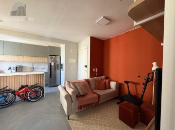 Sala de estar · 1 dormitório com móveis sob medida, vaga e infraestrutura no bairro Ecoville.