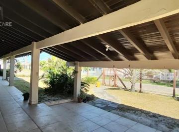 Casa · 450m² · 5 Quartos · 7 Vagas · Excelente casa a Beira Mar cinco suites