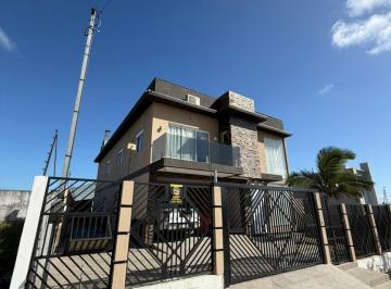 Casa · 210m² · 3 Quartos · 2 Vagas · Linda casa 3 dormitorios com 1 suite