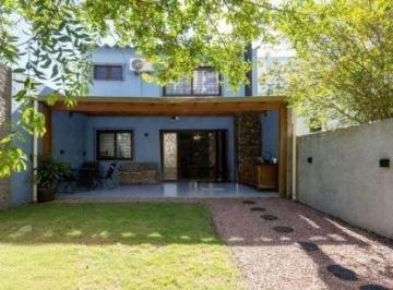 Casa · 168m² · 3 Quartos · 1 Vaga · Sobrado no Menino Deus de 3 dormitórios e vaga