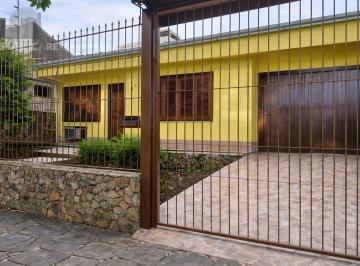Casa · 111m² · 3 Quartos · 6 Vagas · Casa 3 Dormitórios com Suíte | Garagem 6 Carros | Pátio Amplo e Área Gourmet par