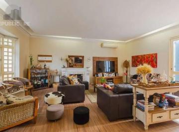 Casa · 281m² · 3 Quartos · 2 Vagas · Casa ampla com piscina e edícula no Jardim Lindóia