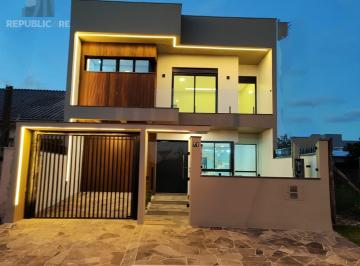 Casa · 36m² · 5 Quartos · 1 Vaga · Sobrado 5 dormitórios com suíte e closet em frente à praça – 215 m² – Canoas