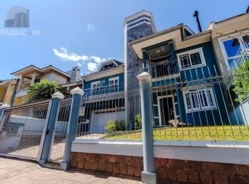 Casa · 240m² · 4 Quartos · 4 Vagas · Casa de 4 dormitórios, sendo 1 suíte e 4 vagas de garagem em Canoas.