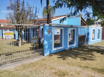 Casa · 240m² · 3 Quartos · 4 Vagas · Casa em terreno amplo na Praia do Laranjal, Pelotas 4 quadras da praia